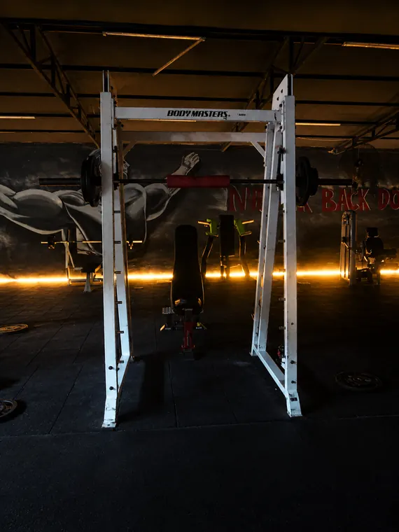 Smith makinesi (Smith Machine) — YÇFİT Nizip